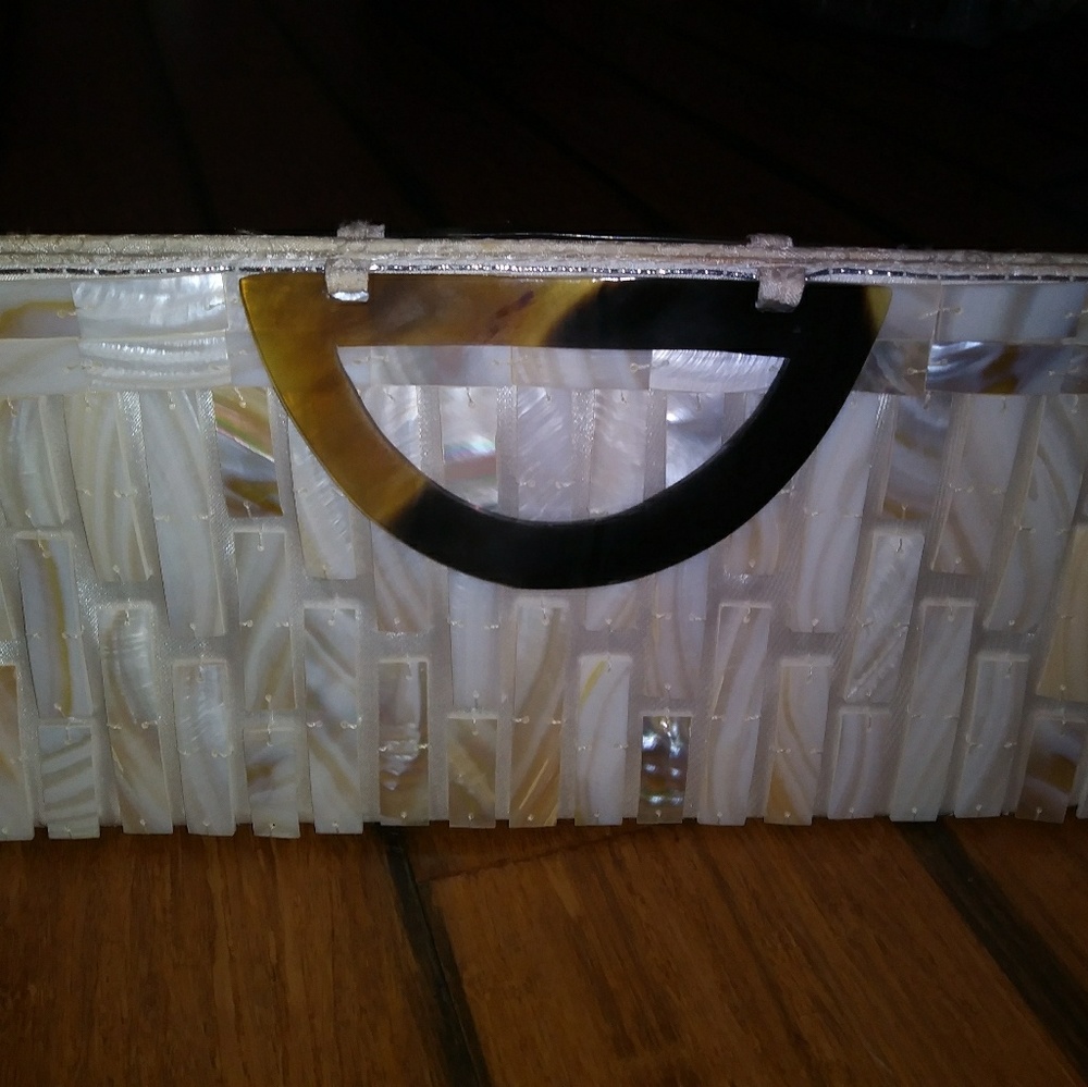 Twisted Orchard Shell Pocket Book